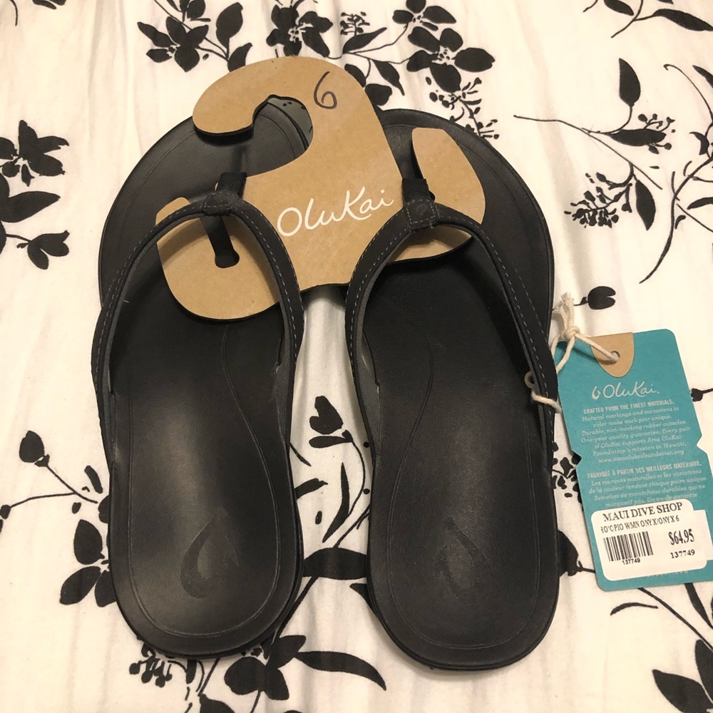 BNWT WOMENS OLUKAI SLIPPERS